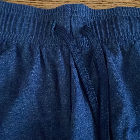 Woman’s Reebok shorts - Picture 3 of 4